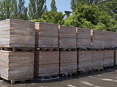 Европалети с тухли единички в складова база град Каспичан