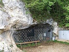 Entrance into Uhlovista cave